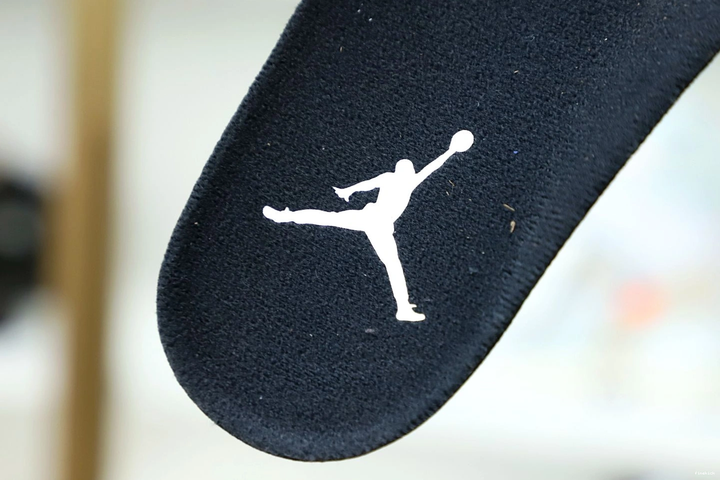 4 AIR MILITARY BLACK JORDAN 0716